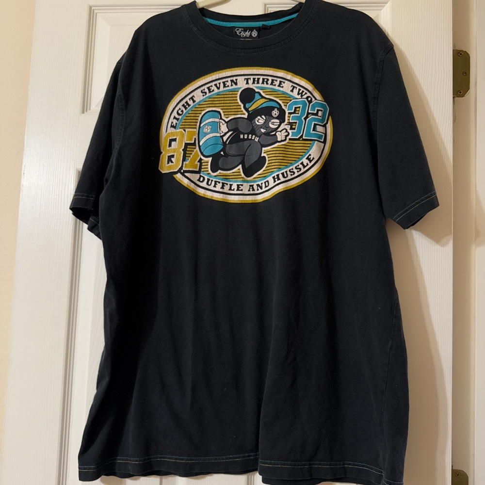 Men’s black and yellow Fight Seven Three Two tee. Size 3x